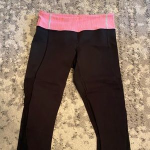 Lululemon crop leggings.